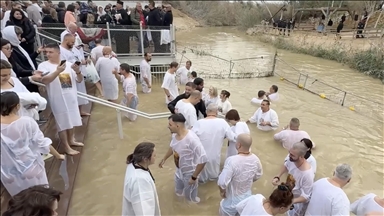 كنائس الروم الأرثوذكس تحتفل بعيد الغطاس في نهر الأردن