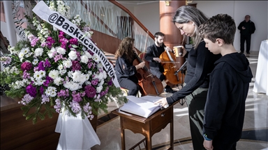 Bolu'daki otel yangınında yaşamını yitiren Tüzgiray ailesi anısına sergi düzenlendi