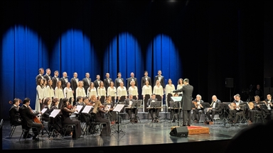 Cumhurbaşkanlığı Klasik Türk Müziği Korosu AKM'de dinleyiciyle buluştu