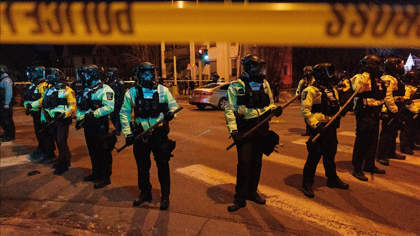 Bruce Springsteen dedicates performance of song to woman killed by US immigration agents