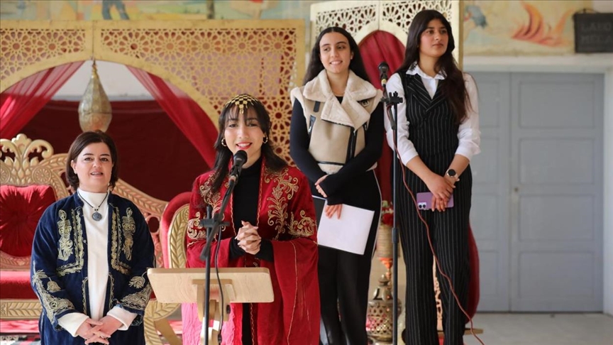 Tunisie : Des élèves célèbrent l'enseignement de la langue turque lors d'une manifestation dans un lycée de Sousse