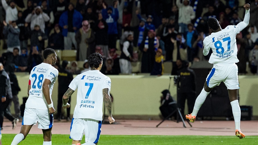 قدم.. الهلال يقلب الطاولة على نيوم في الدوري السعودي