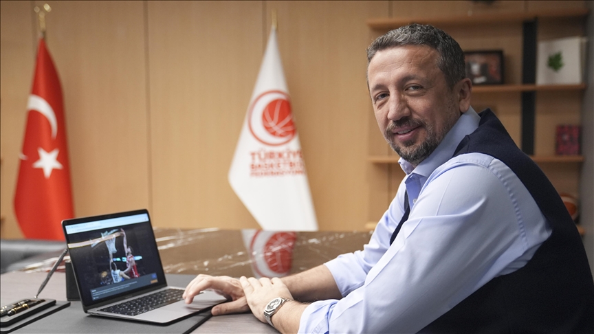 Türkiye Basketbol Federasyonu Başkanı Hidayet Türkoğlu'nun "Yılın Kareleri" oylamasında tercihi "Alperen" oldu