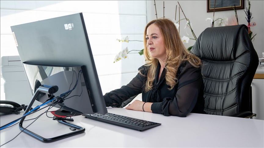 Ambasadorja e Shqipërisë në Ankara, Kadzadej, merr pjesë në votimin "Fotot e Vitit" të AA-së