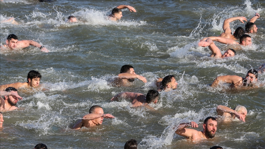 Pravoslavci širom Zapadnog Balkana obilježili Bogojavljenje plivanjem za Časni krst