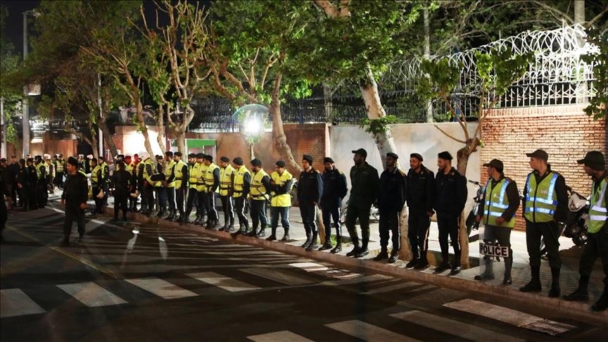 Mbi 3.700 oficerë policie janë plagosur gjatë protestave në Iran