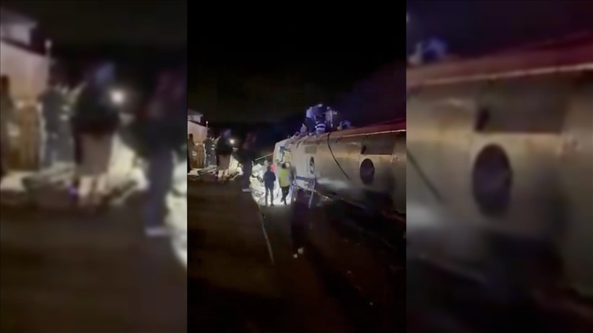 İspanya'da iki hızlı trenin raydan çıkması sonucu 10 kişi öldü, 25 kişi yaralandı