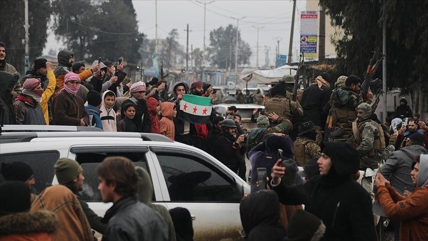 Syrian, French presidents discuss over phone Syria’s unity, reconstruction