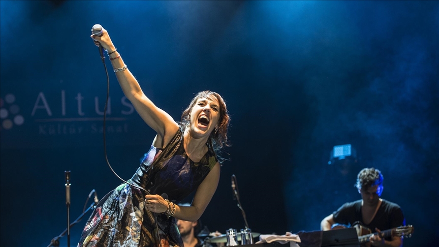Türkiye : la chanteuse française Zaz donnera un concert à Istanbul