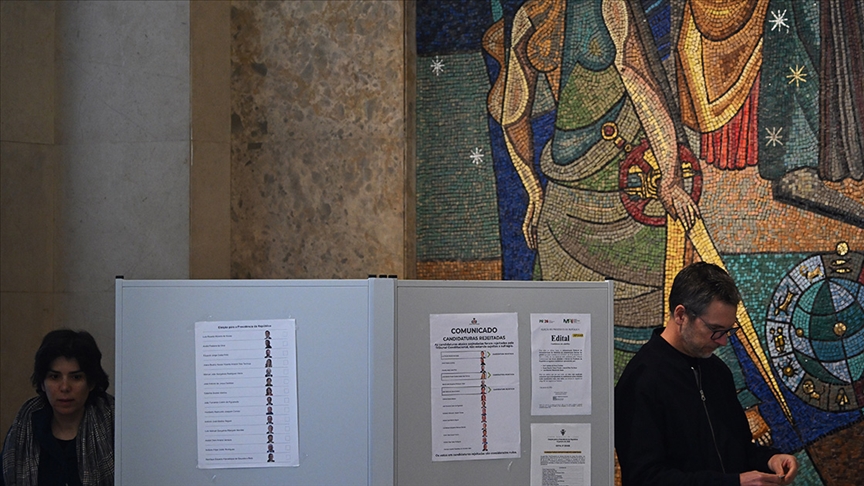 Portekiz'de, 40 yıl aradan sonra cumhurbaşkanı, seçimin ikinci turunda belli olacak