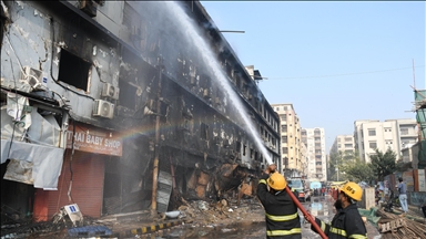 Число погибших при пожаре в торговом центре в Пакистане возросло до 14