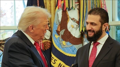 Sharaa dhe Trump diskutojnë situatën në Siri, riafirmojnë mbështetjen për unitetin e vendit, luftën kundër terrorizmit