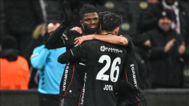 Beşiktaş, 3 puanı 90 artı 5'te kurtardı