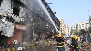 Бројот на загинати во пожарот во трговски центар во Пакистан се искачи на 14, десетици се водат за исчезнати