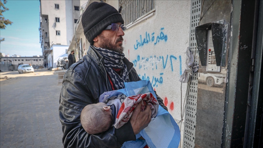 غزة.. وفاة رضعية فلسطينية متأثرة بالبرد القارس