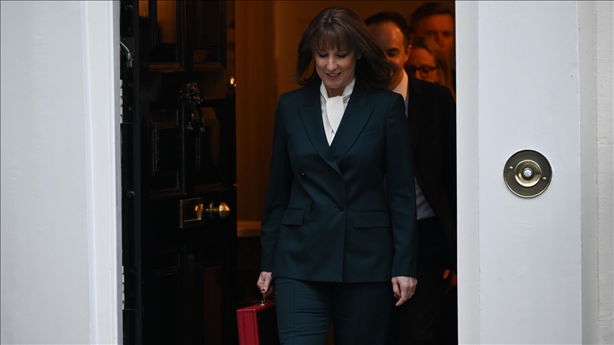 UK will refund visa fees to attract ‘trailblazer’ investment, says Treasury chief