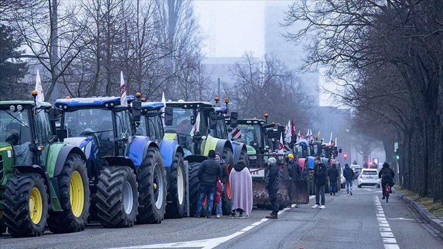 Avrupa ülkelerinden binlerce çiftçi MERCOSUR anlaşmasını protesto etmek için Strazburg'da toplandı