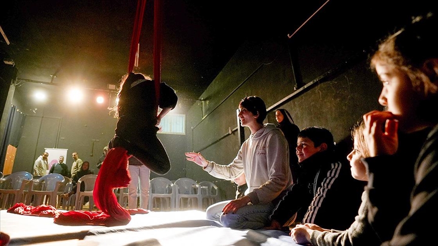 İsrail'in kışlaya çevirdiği "Özgürlük Tiyatrosu" Filistinli çocuklar için başka bir mekanda perdelerini açıyor