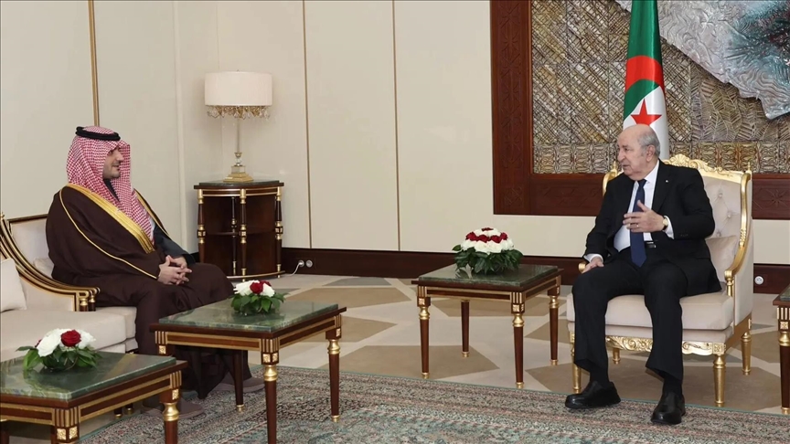 الرئيس تبون يعقد جلسة موسعة مع وزير الداخلية السعودي