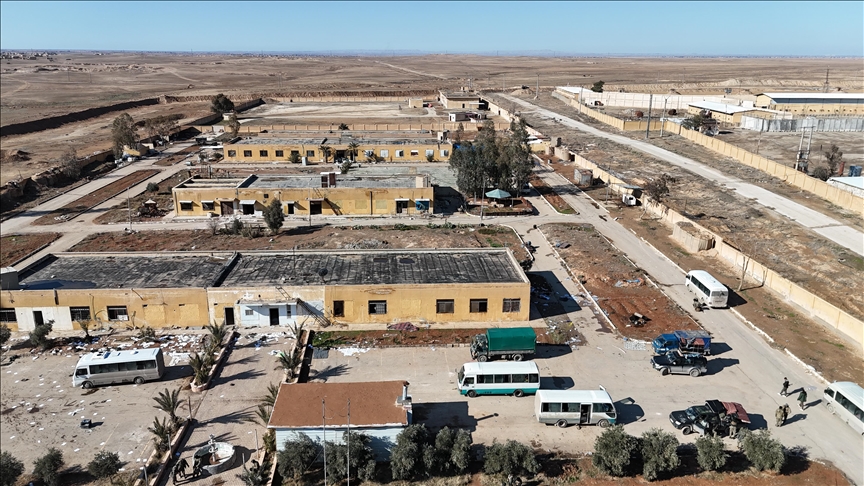 Syrie: les autorités prennent le contrôle du camp d'al-Hol et commencent à rétablir l'ordre après le retrait des FDS