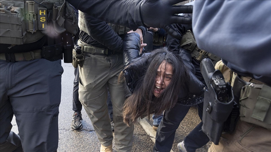 ABD İç Güvenlik Bakanı, Minneapolis'te 10 binden fazla düzensiz göçmenin gözaltına alındığını açıkladı