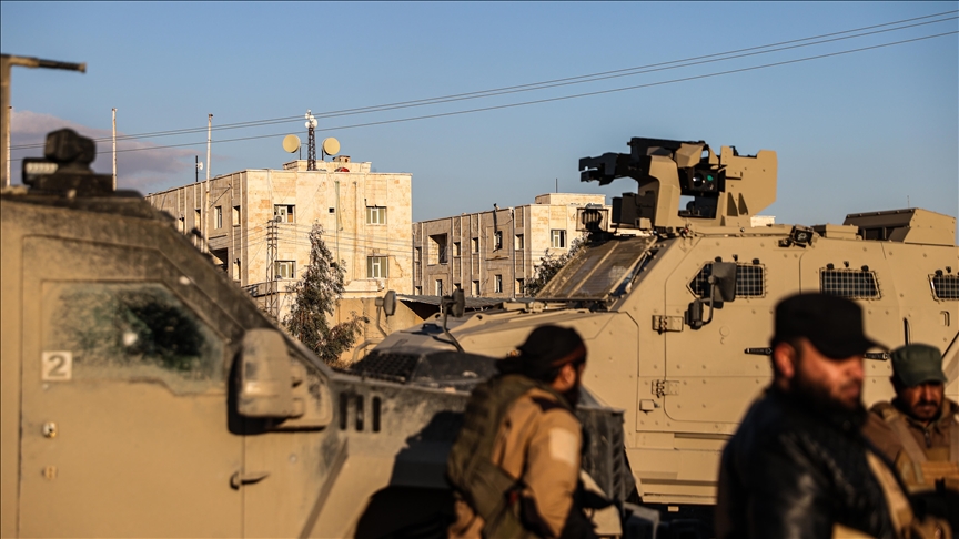 Ushtria siriane hyn në vendbanimin Sarrin në frontin e Ayn al Arab  ndërsa përleshjet vazhdojnë në Hasakah