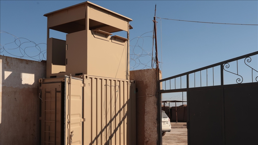 "الدفاع" السورية: نرفض استخدام "قسد" سجون داعش "أوراق مساومة" 