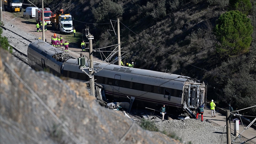 İspanya'da iki hızlı trenin karıştığı kazada ölenlerin sayısı 41'e yükseldi
