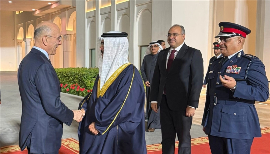 وزير داخلية لبنان يصل البحرين في زيارة رسمية