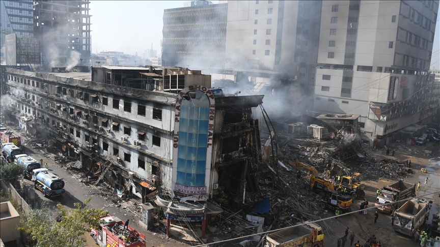 ارتفاع حصيلة القتلى إلى 26 بحريق المركز التجاري في باكستان