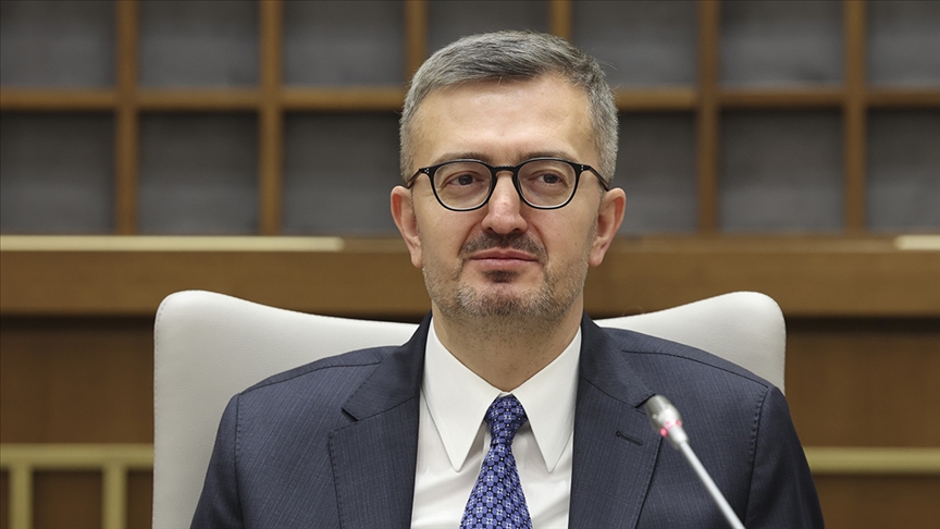 İletişim Başkanı Duran'dan sınır hattında terör örgütü YPG yandaşlarının Türk bayrağına saldırısına ilişkin açıklama