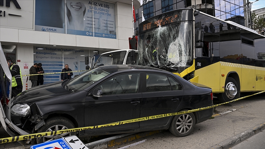 İstanbul'da özel halk otobüsünün durakta bekleyenlere çarptığı kazaya ilişkin dava açıldı