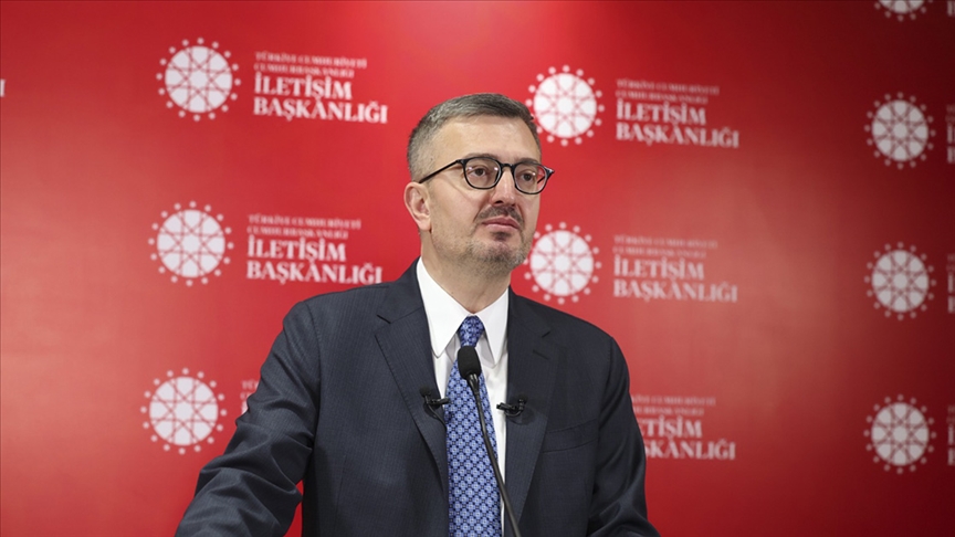 İletişim Başkanı Duran'dan sınır hattında terör örgütü YPG yandaşlarının Türk bayrağına saldırısına ilişkin açıklama