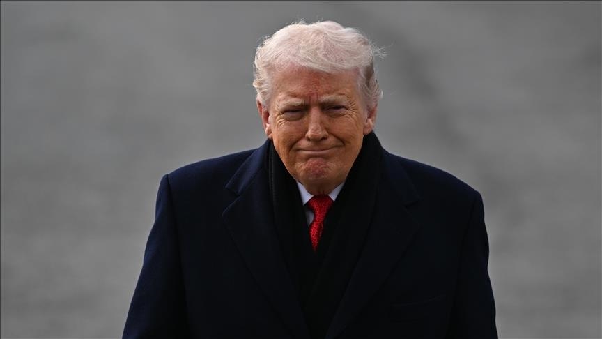 Trump objavio fotografiju na kojoj drži američku zastavu na Grenlandu