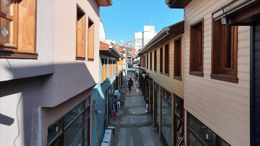 Renklenen "Dar Çarşı" estetik bir görünüme kavuştu