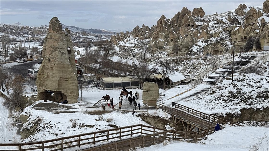 Yarıyıl tatili Kapadokya'daki kış dönemi sakinliğini hareketlendirdi