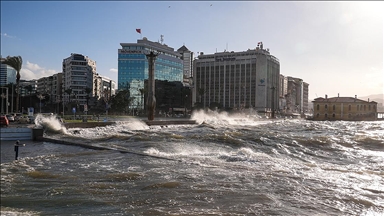 Ege kıyıları için kuvvetli rüzgar ve fırtına uyarısı