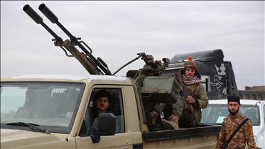 الجيش السوري يتحرك لتأمين "مخيم الهول" بعد انسحاب "قسد"