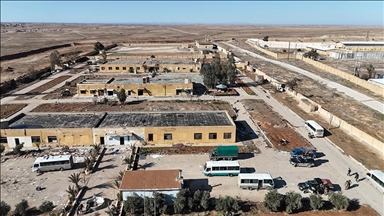 دمشق: "قسد" يفرج عن عناصر من "داعش" وينسحب من مخيم الهول 