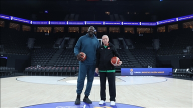 Turski predsjednik igrao košarku s bivšom NBA zvijezdom Shaquilleom O'Nealom u Istanbulu