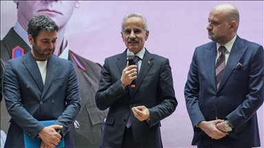 Ulaştırma ve Altyapı Bakanı Uraloğlu, "Bak Postacı Geliyor" filminin özel gösterimini izledi