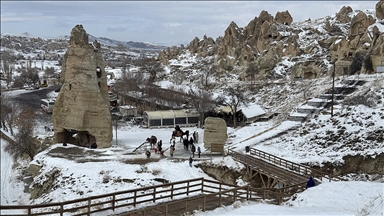 Yarıyıl tatili Kapadokya'daki kış dönemi sakinliğini hareketlendirdi