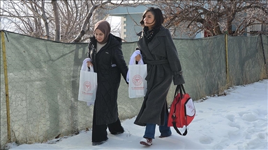 Bitlis'te sağlık ekipleri zorlu kış şartlarında vatandaşlara evlerinde hizmet veriyor