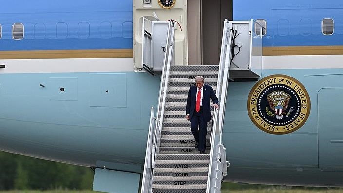 Trump’s plane returning to US amid 'electrical issue' en route to Davos