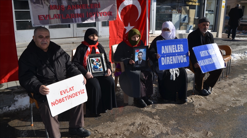 Li Mûşê malbatên ku dixwazin bigihêjin ewladên xwe, çalakiya xwe ya li pêşiya DEM Partiyê domand