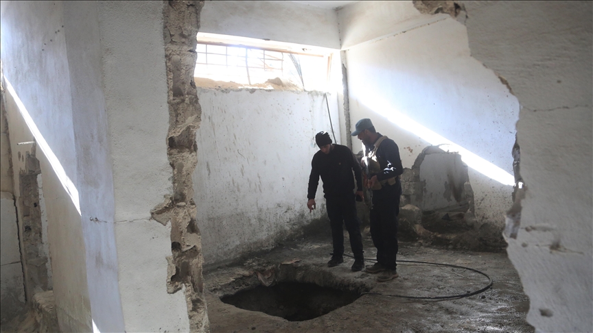 کامێرای ئاژانسی ئانادۆڵو وێنەی زیندانێكی لەژێر یاریگای ئەسوەد لە ڕەققە گرت