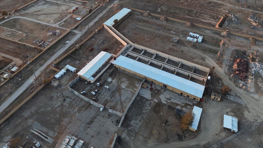 «Анадолу» запечатлело тюремные камеры и сеть туннелей YPG/SDG в освобожденной Ракке 