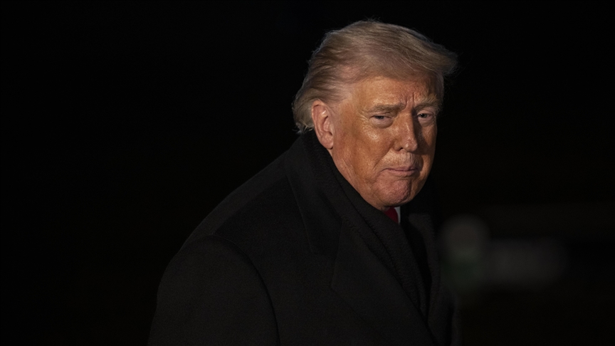 L'avion de Trump rentre aux États-Unis en raison d'un « problème électrique » survenu alors qu'il se rendait à Davos