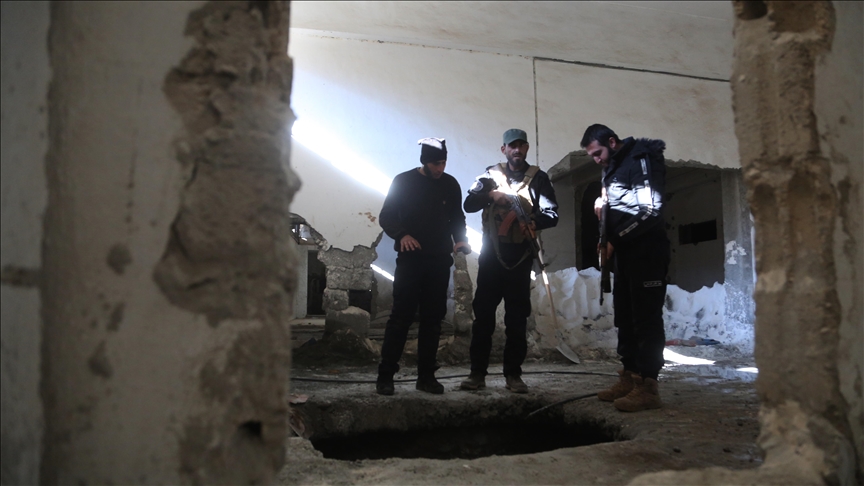 Anadolu dokumenton tunelet dhe burgun poshtë stadiumit të çliruar nga grupi terrorist YPG/SDF në Raqqa të Sirisë