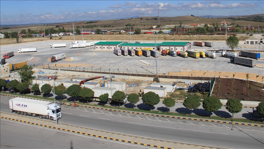 Kara yollarında emniyetli ve güvenli tır park alanları önceliklendirilecek